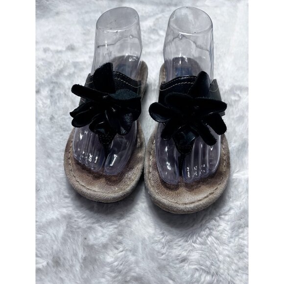 Clarks Womens Leather Slip-On Sandals With Flower Detail women size 6.5 - Picture 4 of 6